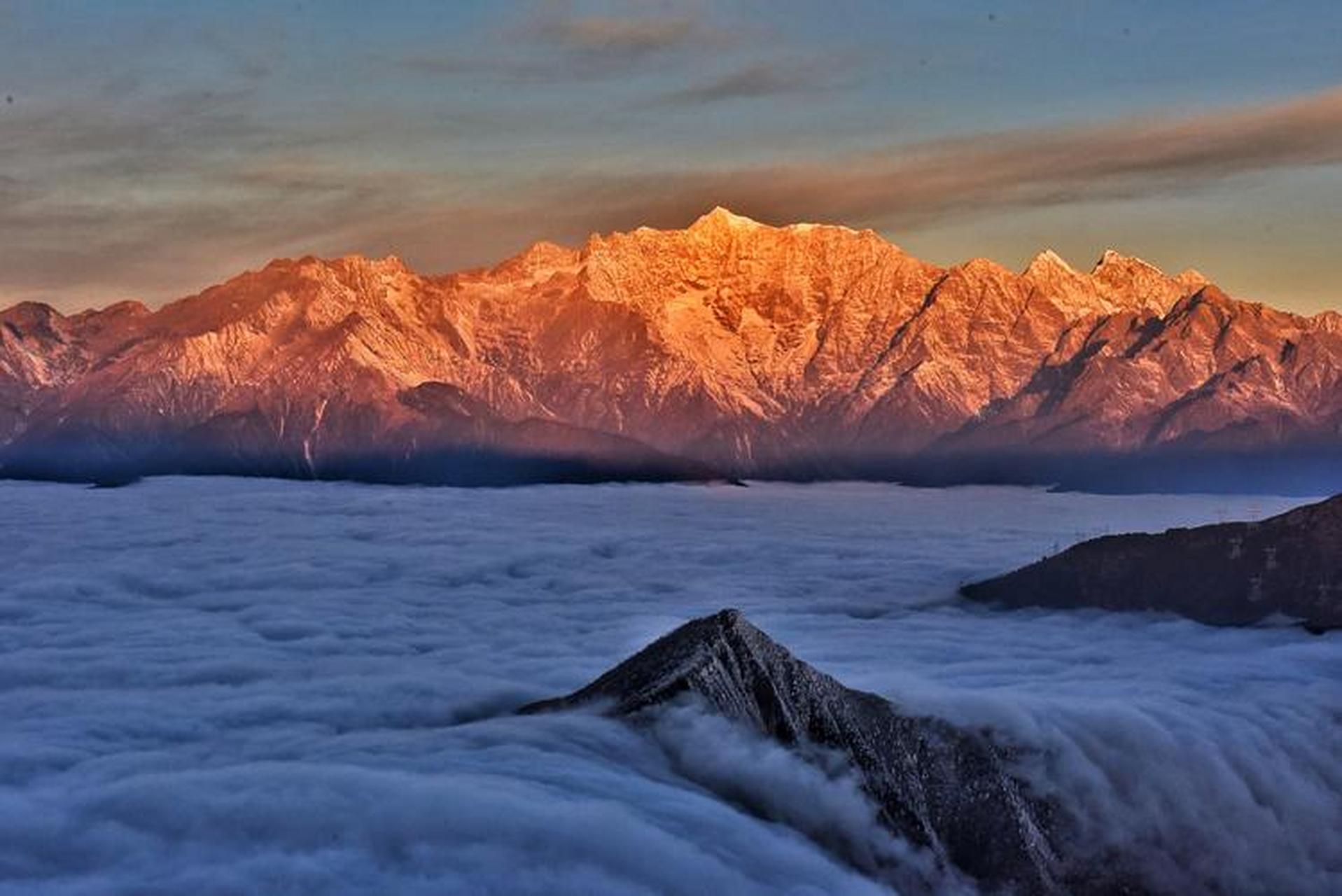 vlog打卡计划#华尖山之旅,探索四川甘孜泸定县的绝美风光  华尖山