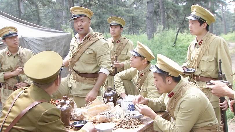 伪军少将进入新四军埋伏圈,前线请示是否歼灭,陶勇:自己人别打