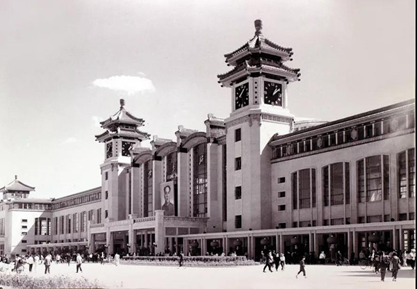 北京站都建立63年了,我们一起看看这些年火车站的华丽蜕变