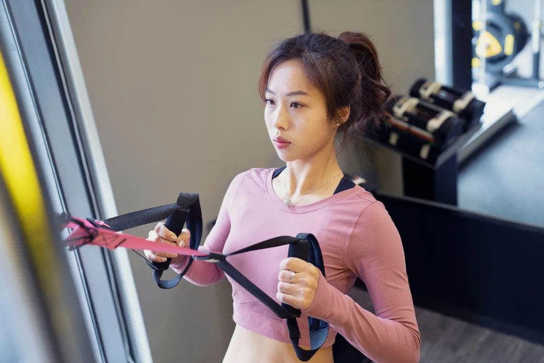 明星超模都在打卡的trx,一根绳子就是健身房