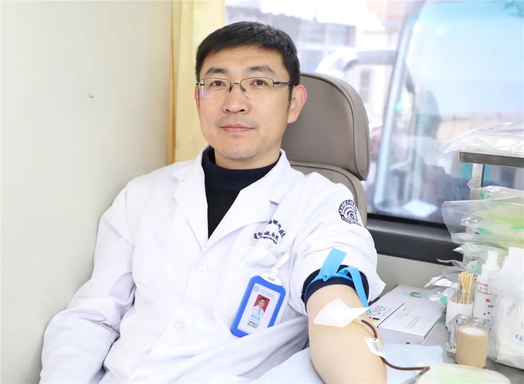 寒风袭人 热血暖心——我院干部职工踊跃参加义务献血活动