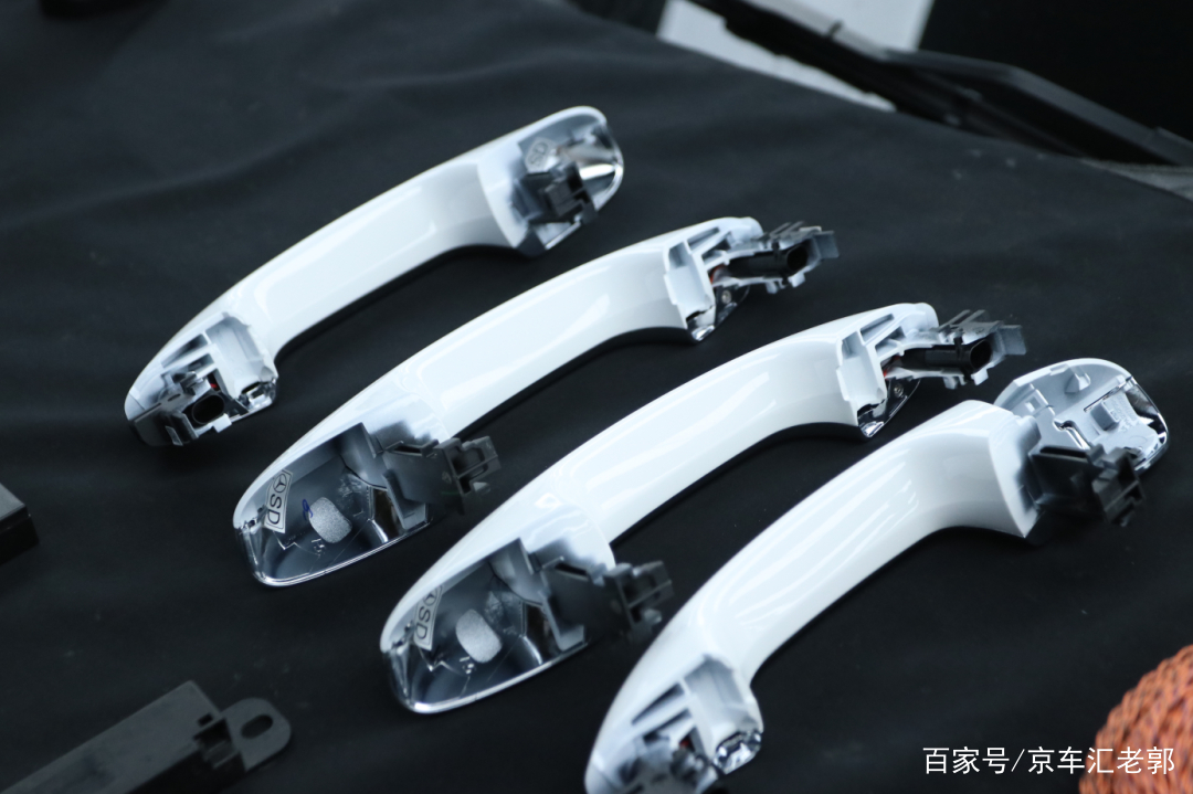 奔驰舒适进入 尾门_奔驰GLC改装 发光出风口 旋转高音