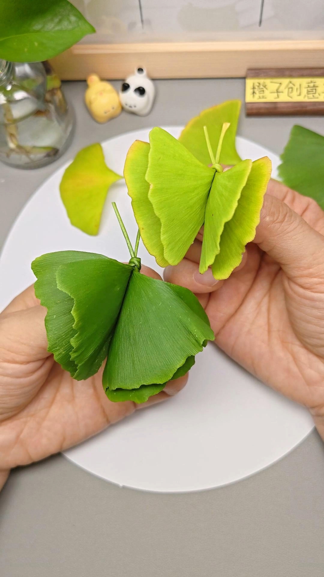 捡两片银杏叶做个灵动的小蝴蝶吧,简单又漂亮#幼儿手工