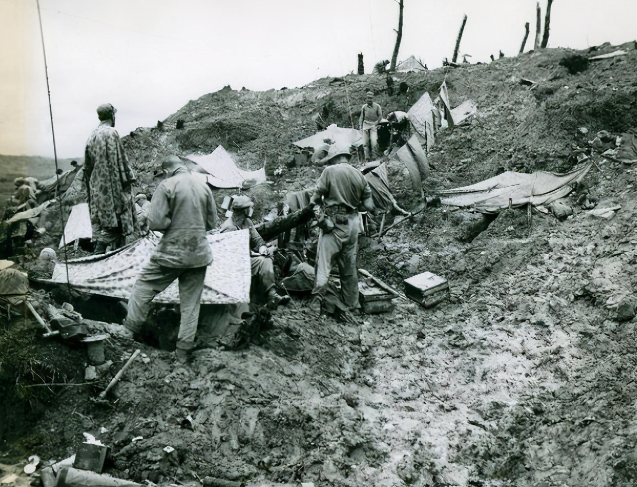 在岛屿上建设工事的日军