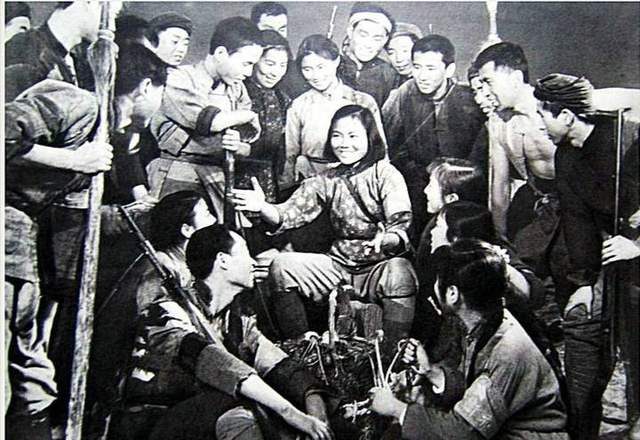 贺龙满门英烈的姐妹五妹被捕宁死不招大姐二姐为掩护战友牺牲