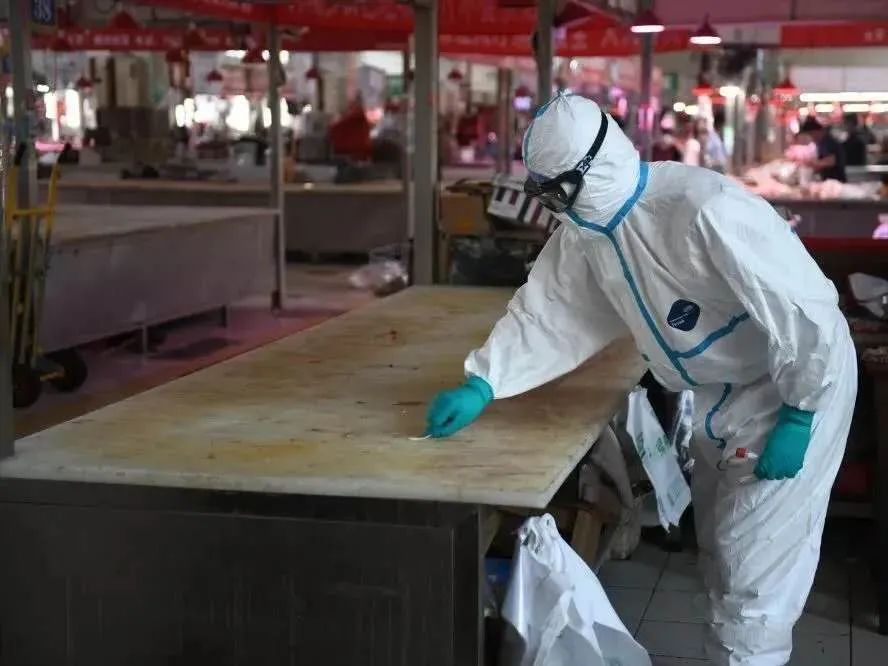 新冠肺炎通宵消杀!北京全城食品交易市场、餐饮商超防疫无缝隙