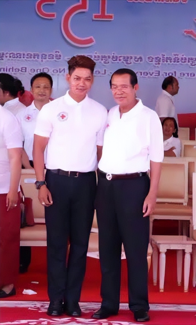 柬埔寨著名男歌手获封勋爵