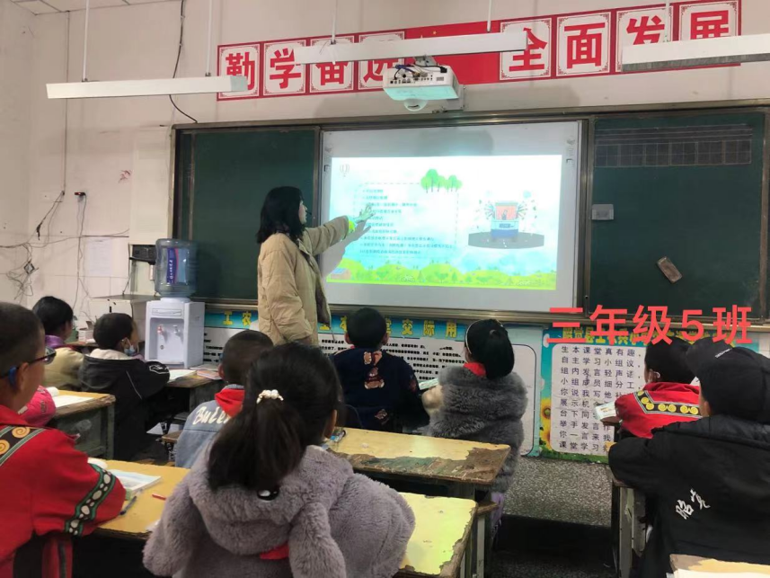 昭觉县工农兵小学校开展"文明健康,绿色环保"主题班会