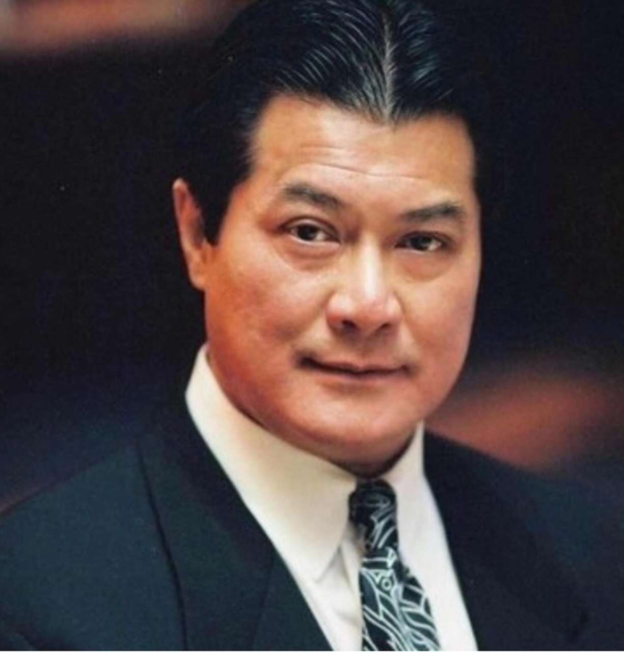 1986年,邓光荣打电话跟向华强说,借周润发50天时间拍电影.