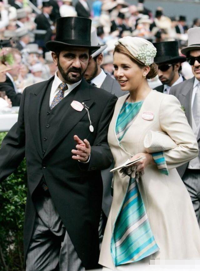 约旦王储大婚:53岁拉尼娅王后比新娘还美,哈雅公主不在合照里