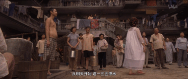 香港三面环海,虽然是一个不错的深水港,但却因为缺河没湖地又少,一百