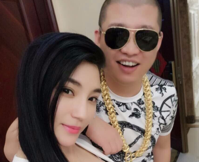 二驴直播嘲讽辛巴二婚,扬言要找对方前妻一起直播,粉丝:太损了