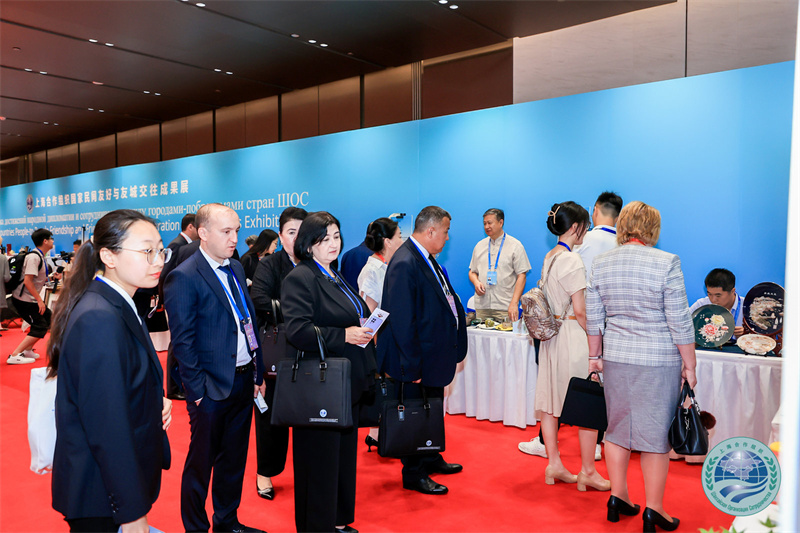 周华"宫廷锔艺"亮相上海合作组织国家民间友好与友城交往成果展