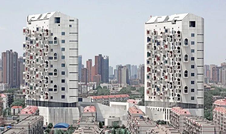 唐山一座地标建筑,不少人吐槽它像"鸽子楼,然而一般人买不起
