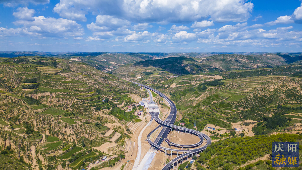 「摄影报道」打庆公路进入最后攻坚阶段,预计年底建成通车