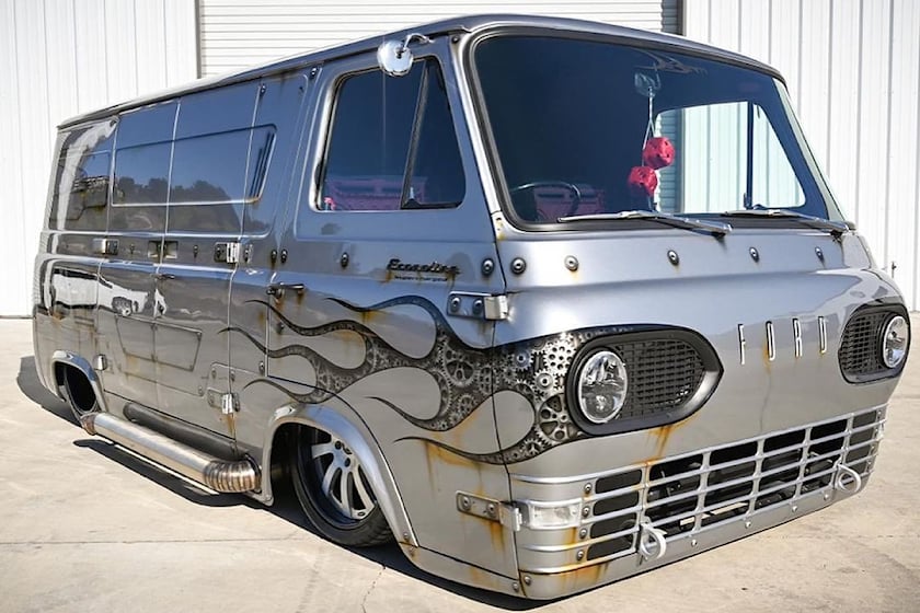 增压 850 马力福特 econoline 面包车是热棒奇观