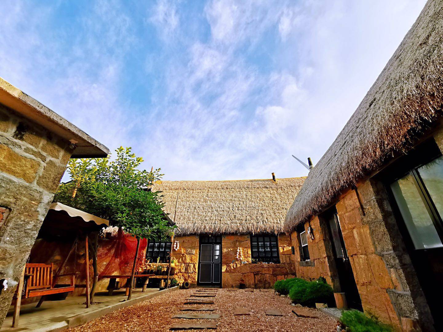 「鯃鑨人家.海草房民宿」东楮岛海草房渔家院