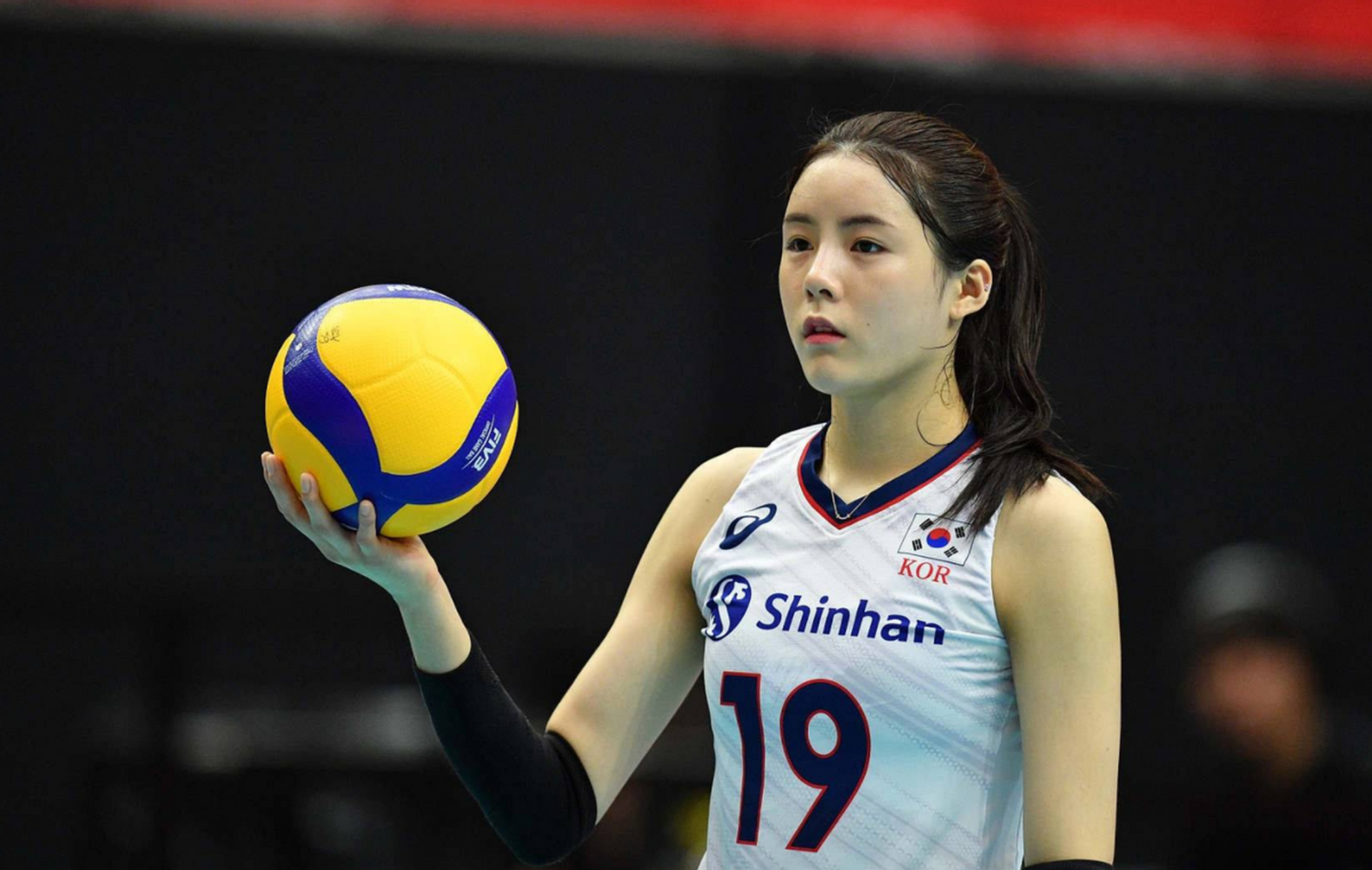 揭开韩国排球甜心李多英的真实面目:天使面孔恶魔心  李多英,一个在