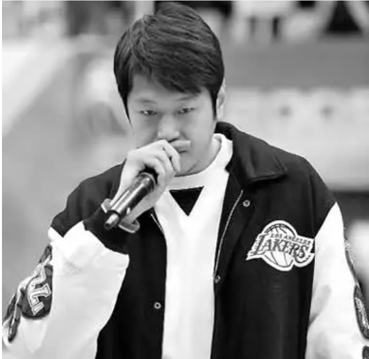 41岁莫科现状:当篮球教练,二婚妻子曾是亚洲蝶后,如今儿女双全