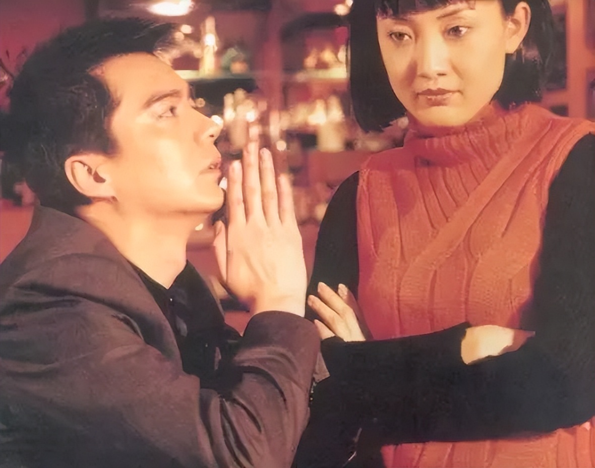 1995年,许亚军在拍摄电视剧《风荷怨》时,又结识了一个极其重要的女人