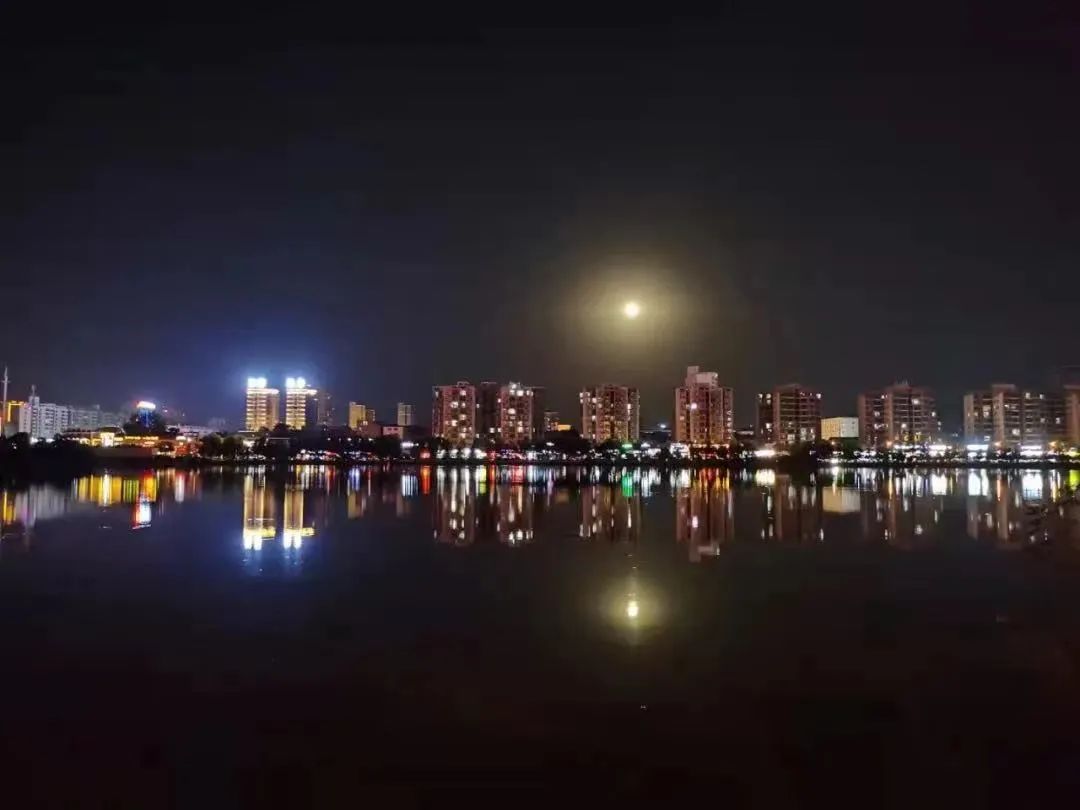 柘城中秋夜有人落水,众勇士联手施救