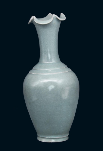 宋汝窯青釉紙槌瓶,成交價格8505.4萬元,高20.7cm,口徑7.2cm