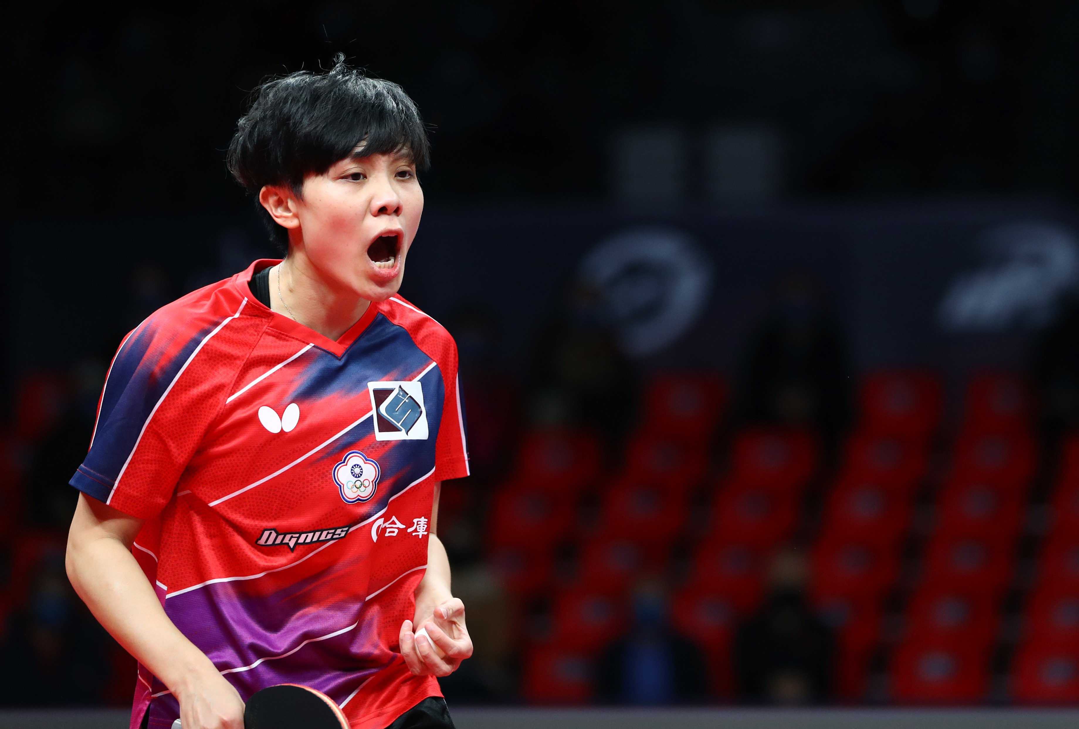 乒乓球——国际乒联总决赛:郑怡静晋级八强