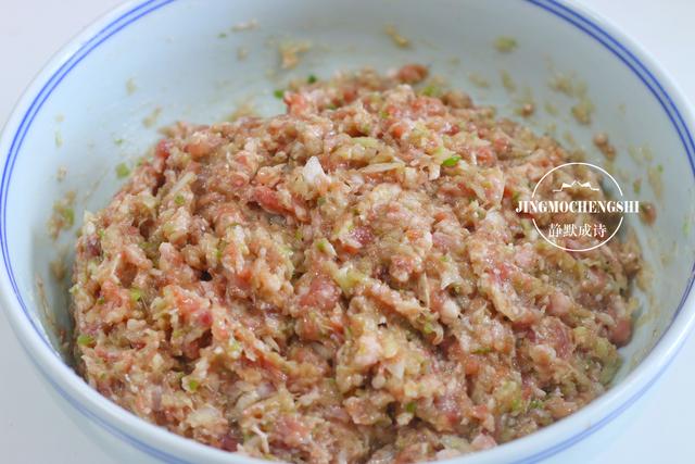 羊肉大葱饺子的正确做法,多加一步,馅儿不膻还倍儿香,个个爆汁