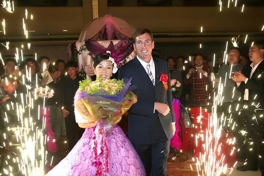 2018年前女足国脚张欧影病逝美国临终前丈夫为其换上7号球衣