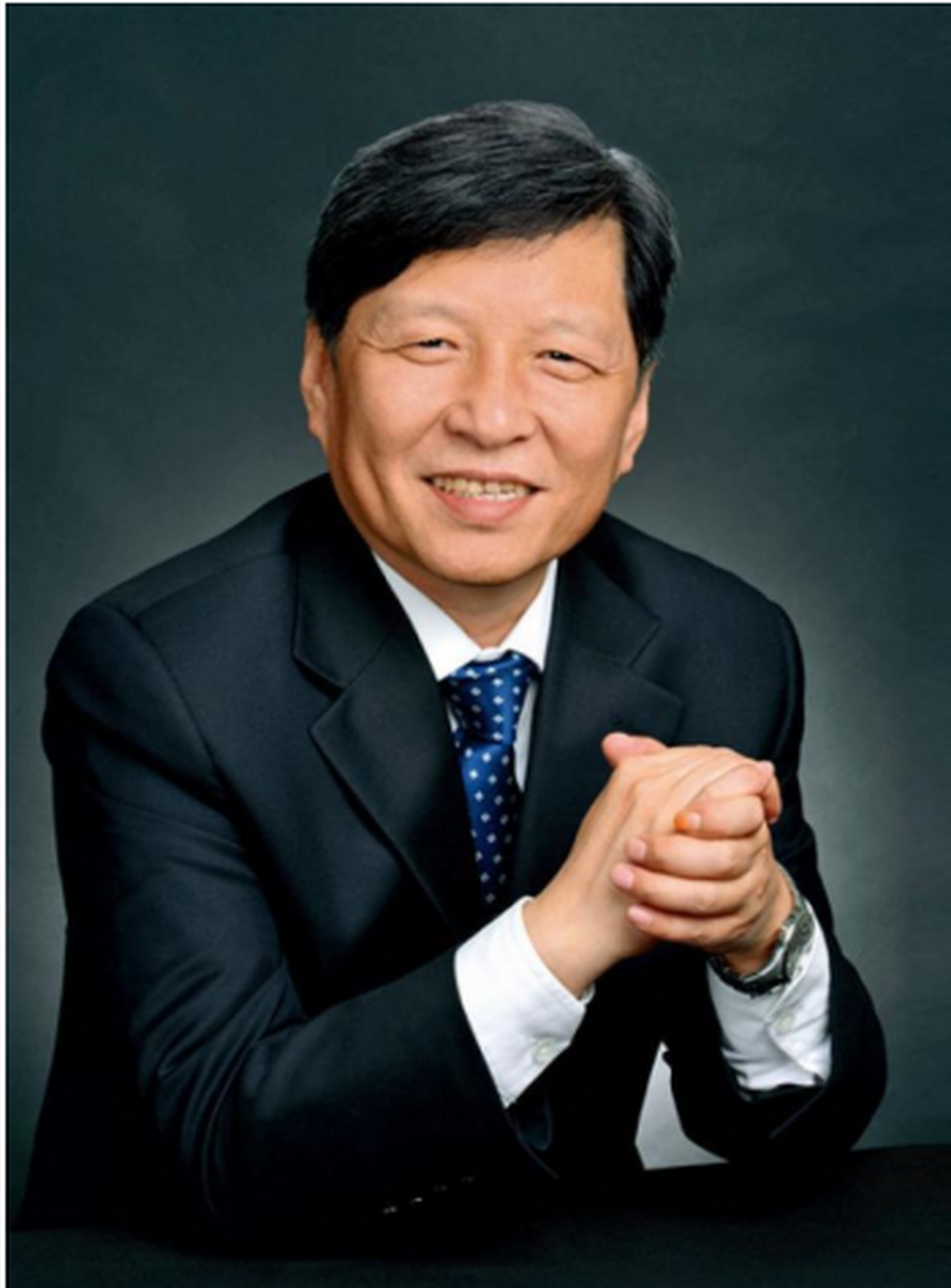 王树国于1976年入党,有着研究生学历,自考入哈尔