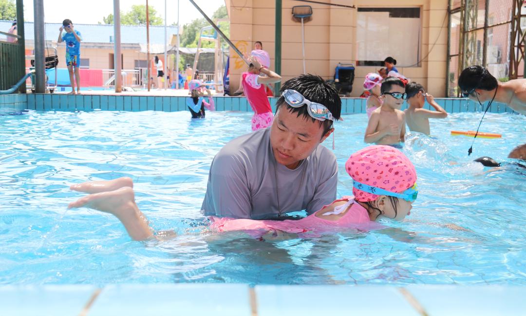 奉新:学游泳 享清凉