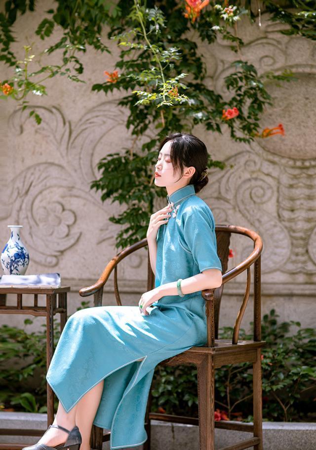 她们是仙女下凡吗?看二三十岁女子穿旗袍,国色天香,气质卓然