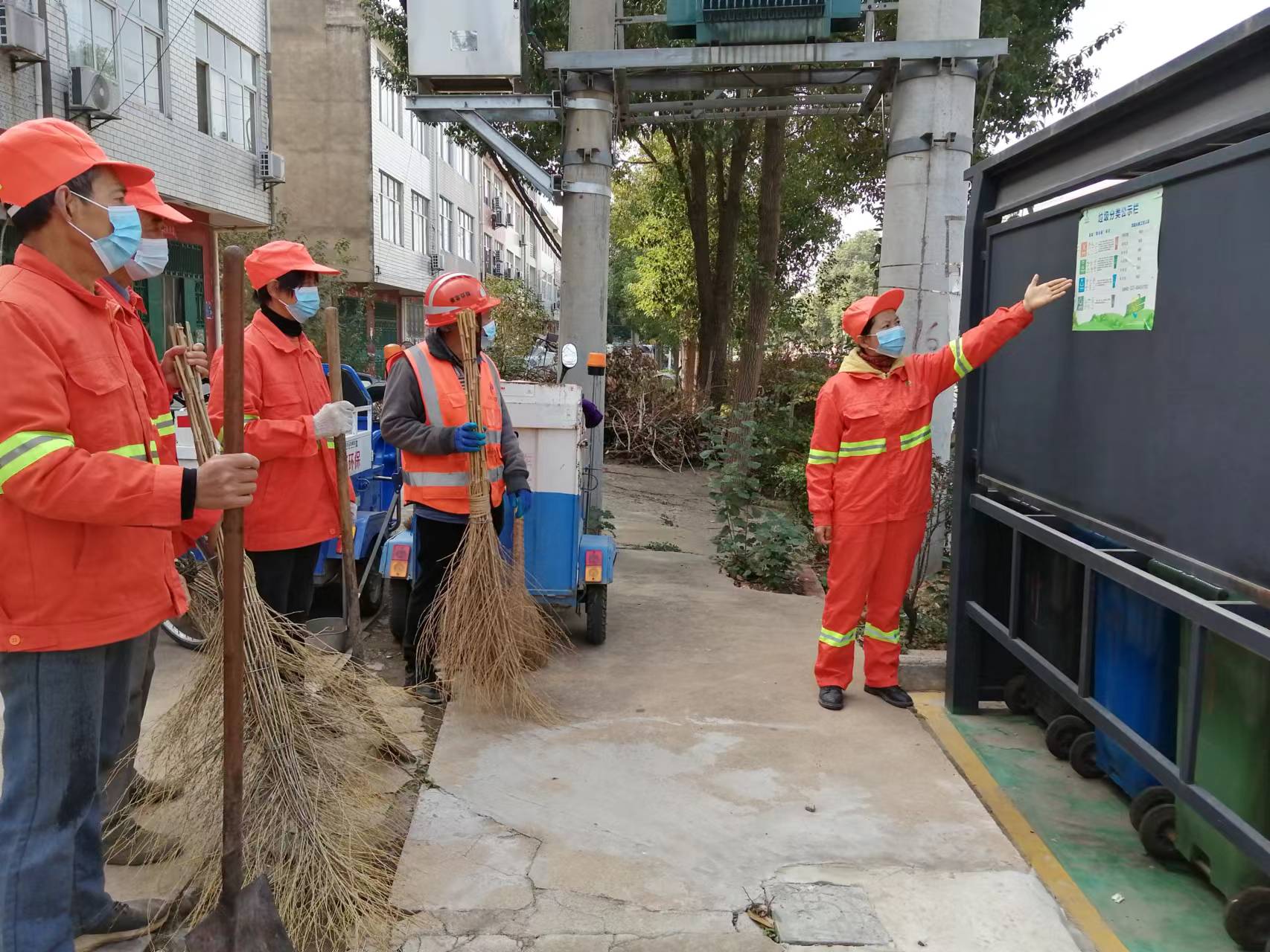 新洲85后环卫工人吴小琴获殊荣