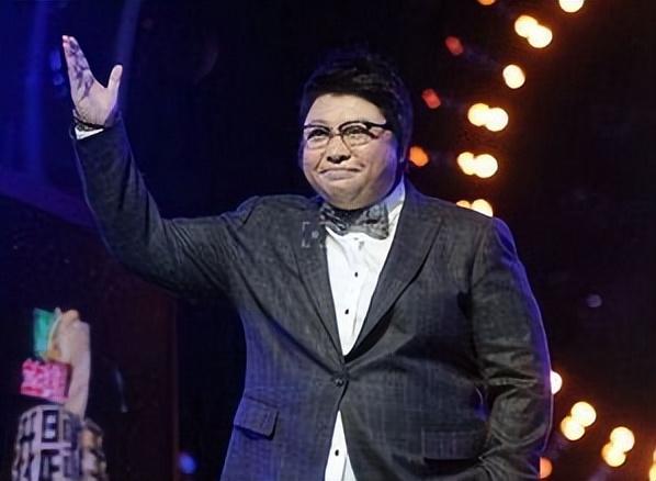 韩红:与许志安当街"热吻",致力于慈善事业,被女选手气到离席