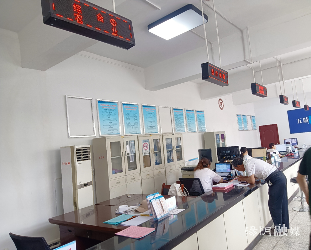 汤阴五陵:"一站式"便民服务大厅 让群众办事少跑腿