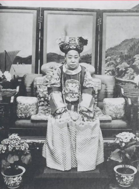 光绪瑾妃的真迹,字体让现代人汗颜,远胜许多书法家