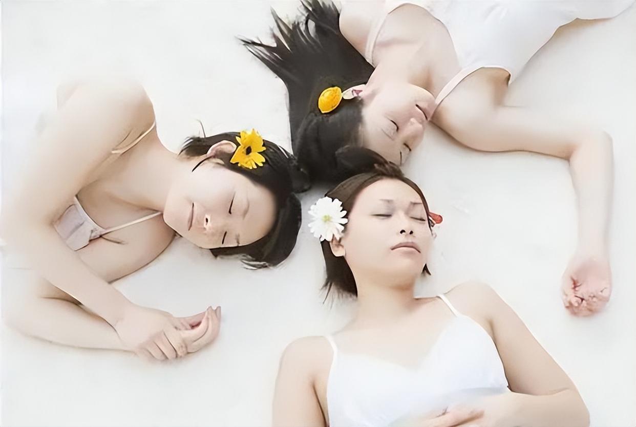 六年级女孩上课中,突然大哭不止,这到底是怎么回事