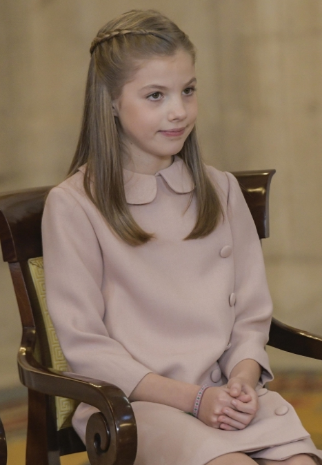 西班牙两位漂亮公主,现实版的"艾莎和安娜",只差2岁命运不同