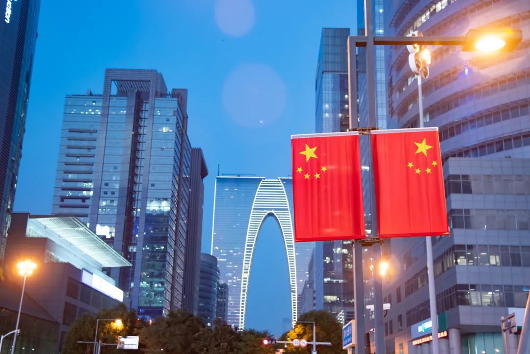 今天的苏州,满眼这抹中国红!