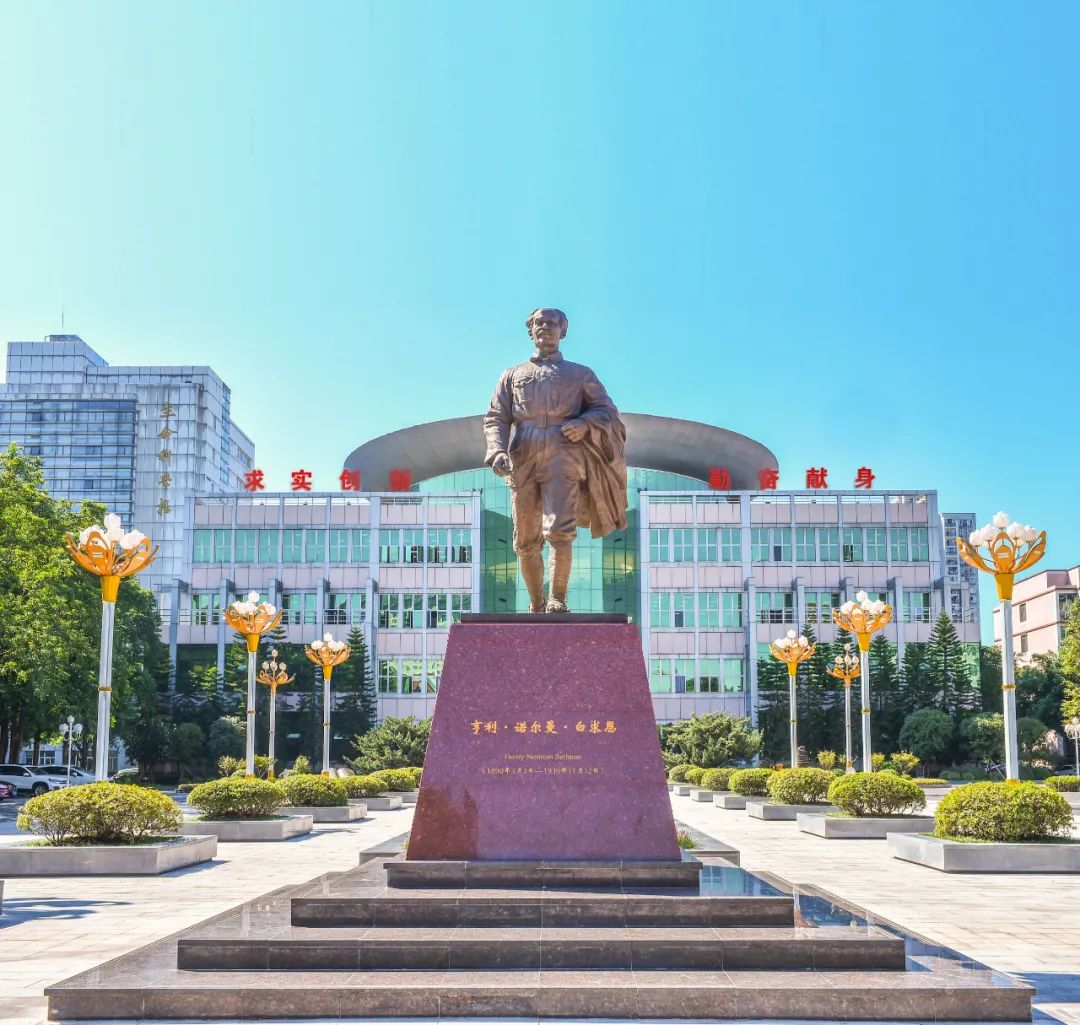 在具有悠久历史和光荣传统的著名军校——陆军军医大学(第三军医大学)