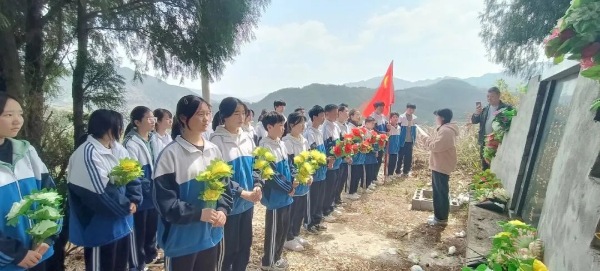 江西玉山县紫湖初中开展"清明祭英烈"主题系列活动