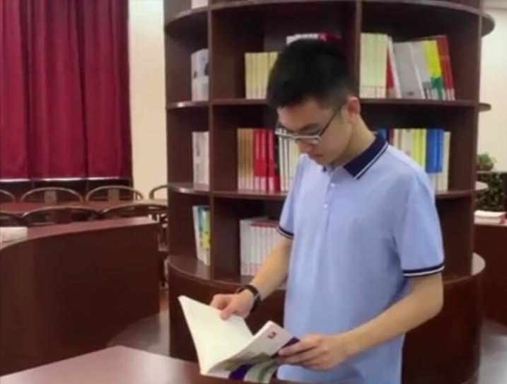 730分上清华,广西最帅状元杨晨煜,今年毕业后他会考公务员吗?