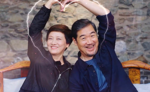 63岁张国立"老来得子",一家五口合照流出,网友:真温馨!