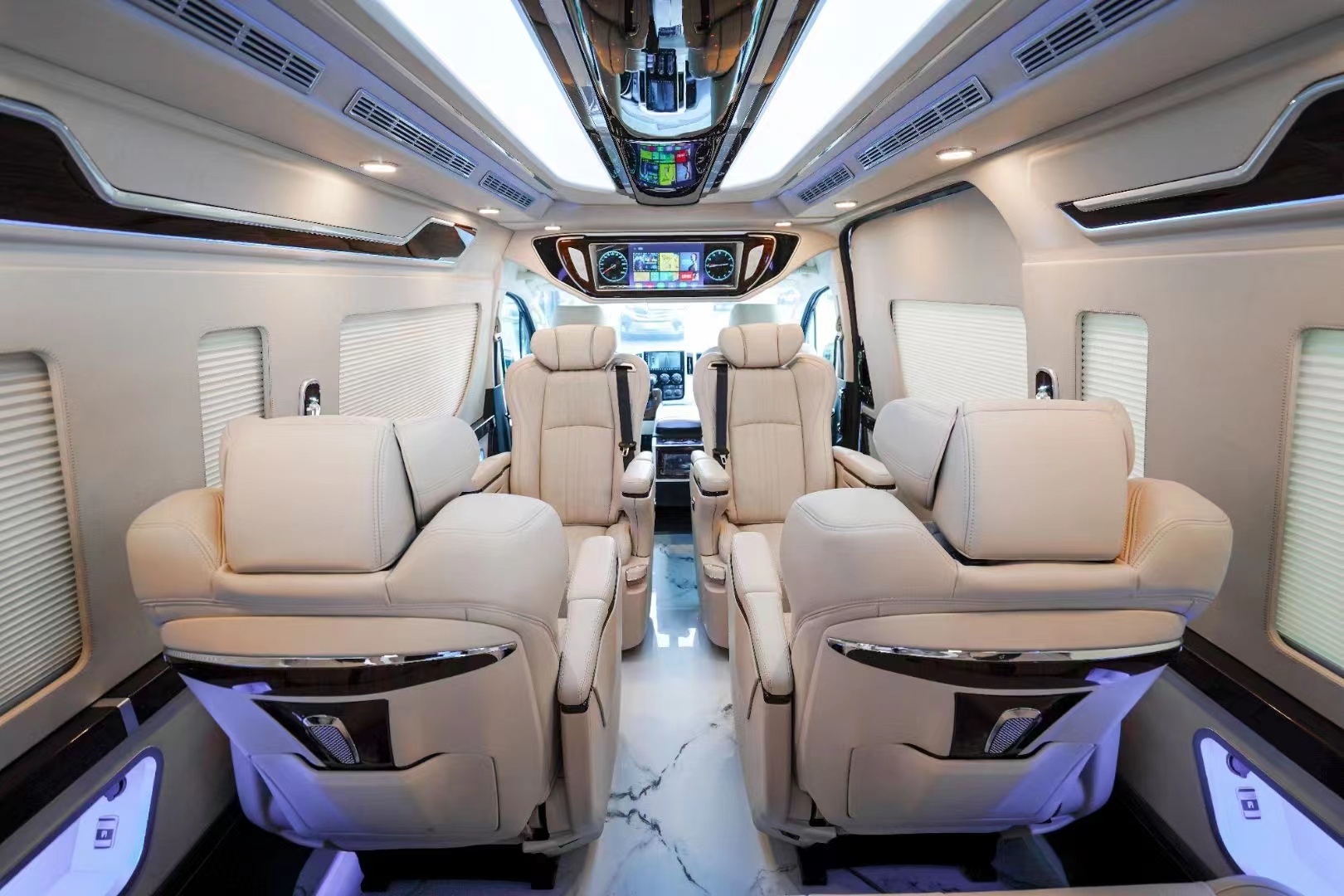 9座商务车选择少又空间小,丰田海狮蓝牌c证,接近6米超大车身