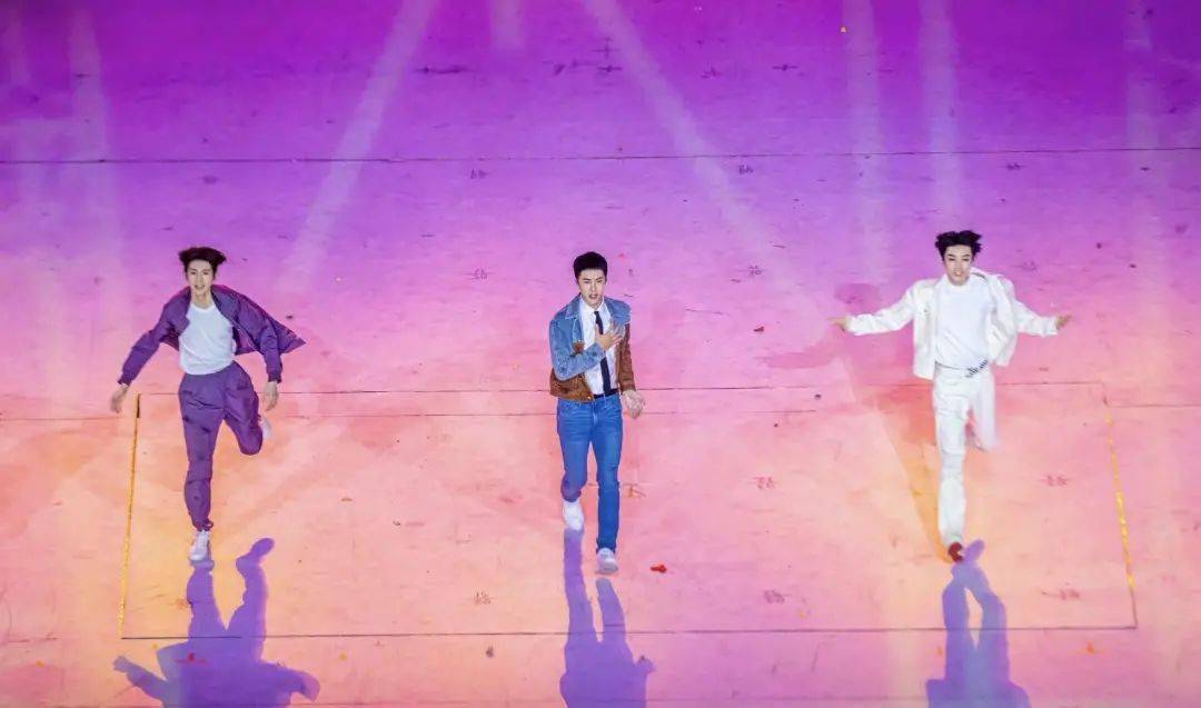 久违的同框,王源王俊凯很默契,王一博:你们商量好了不告诉我?