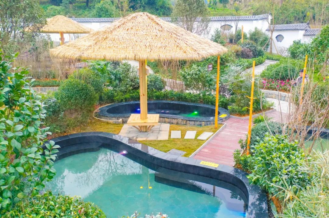 一池温泉私汤,一片景色风光,快来领取第一份初冬温暖