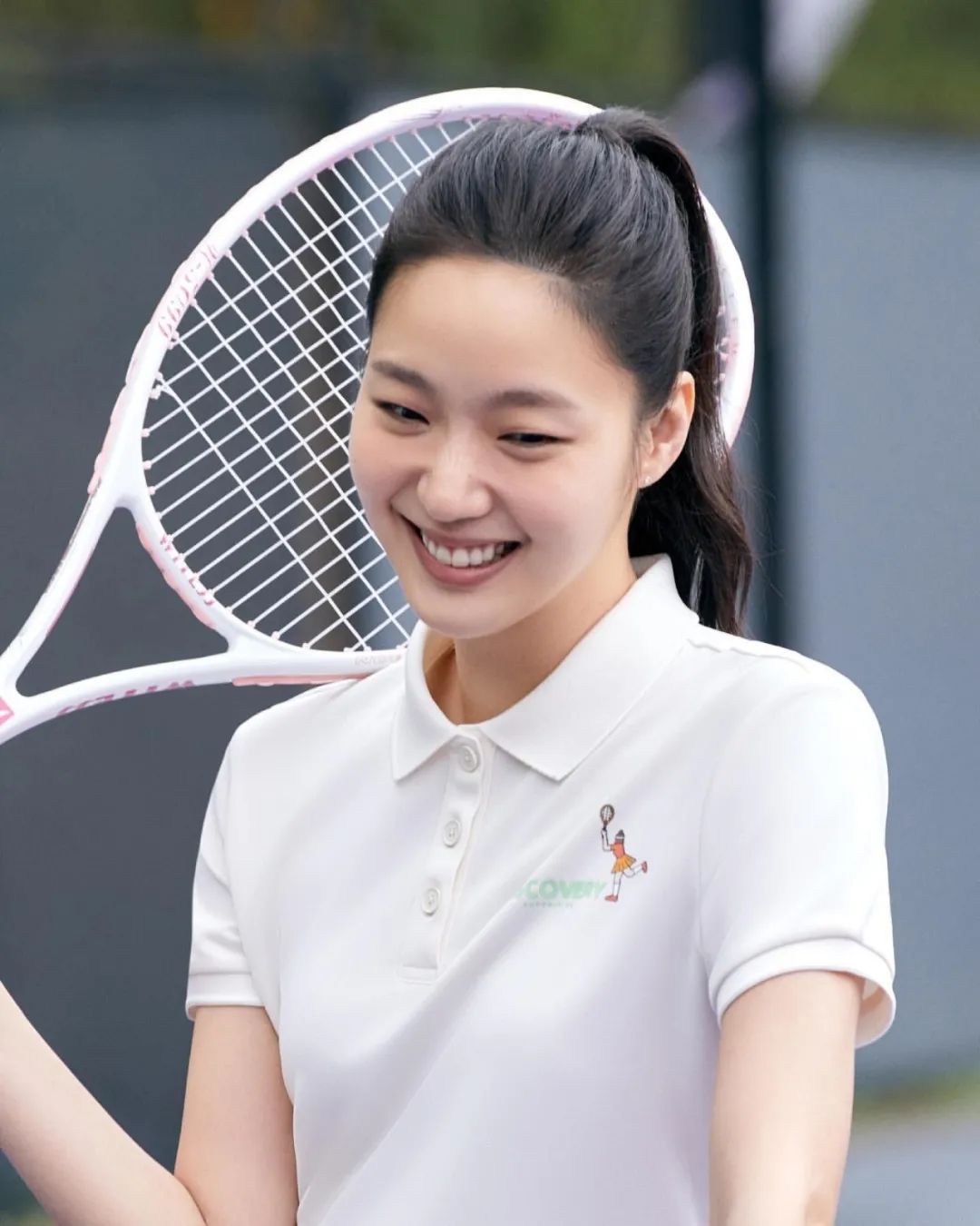 女星金高银《w》杂志夏日写真大片,清淡光影勾勒静谧氛围