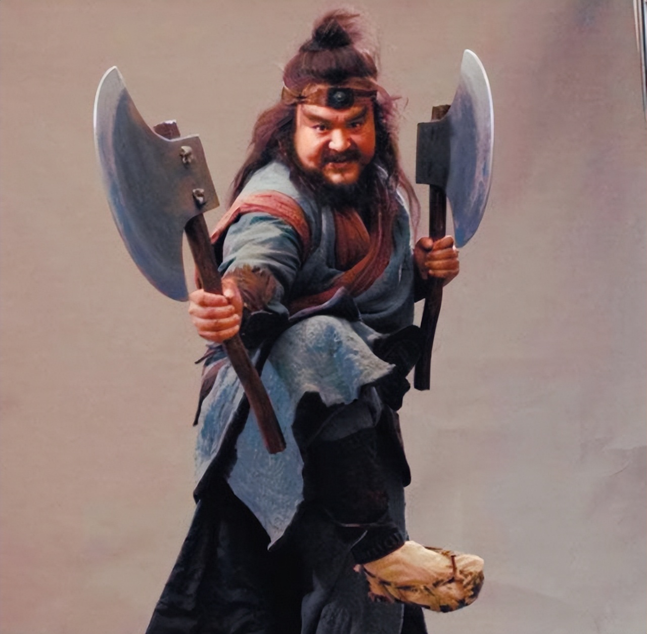 鲁智深为何要用禅杖?水浒兵器大有学问,看懂这四点解开兵器密码