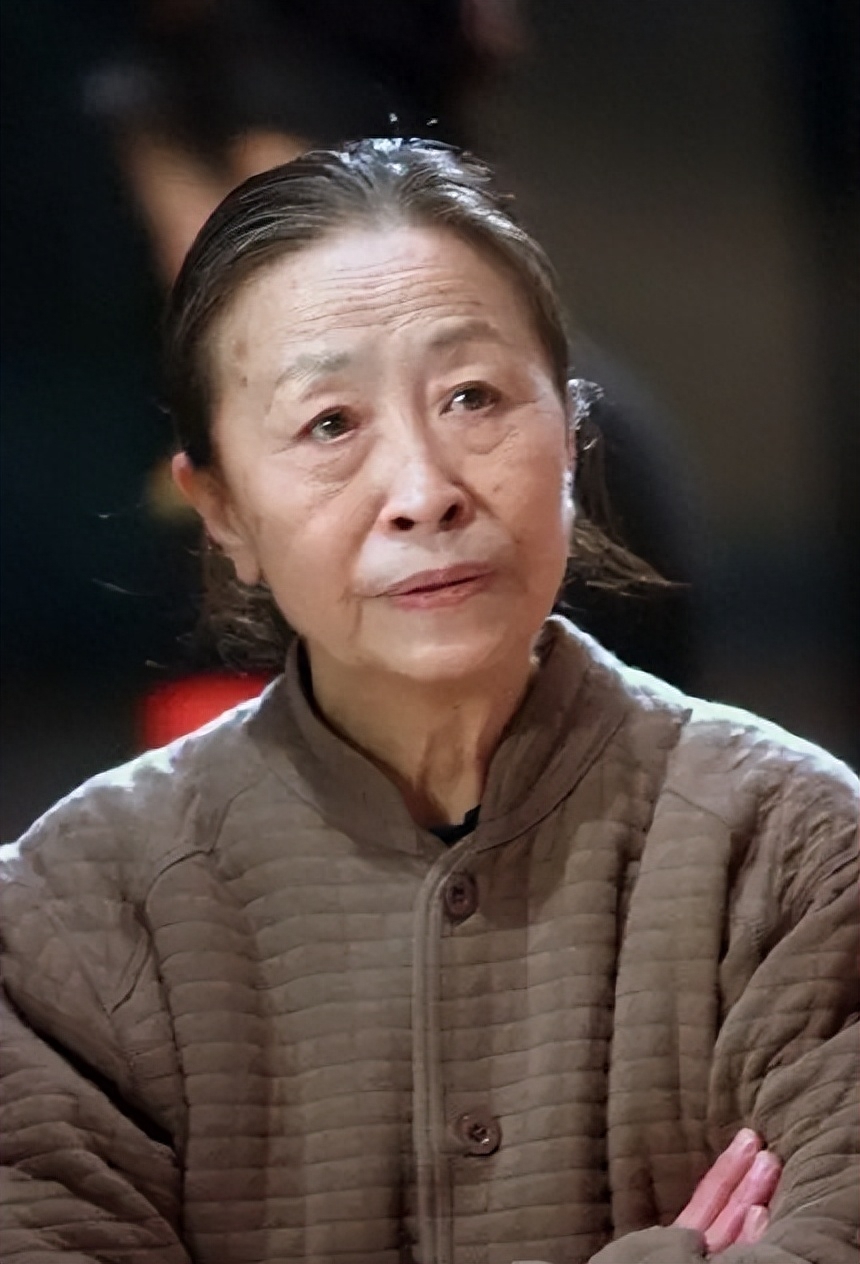 两个人的气都消得差不多了,张少华准备做饭,丈夫就会来跟张少华道歉