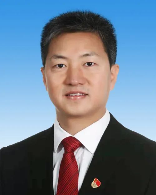 娄底48岁市长走红网络,模样帅气气质独特,履历绝不一般!